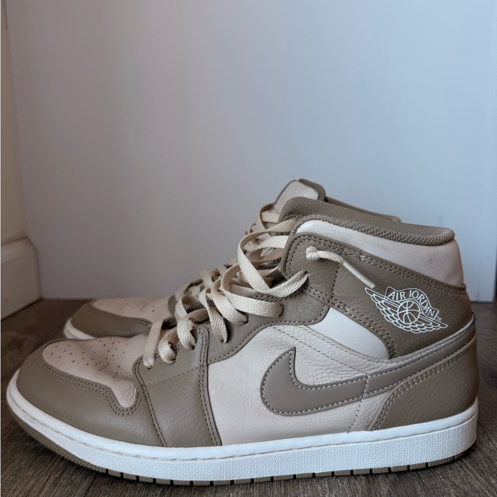 Jordan 1 Mid Legend Men's Sneakers - Light brown